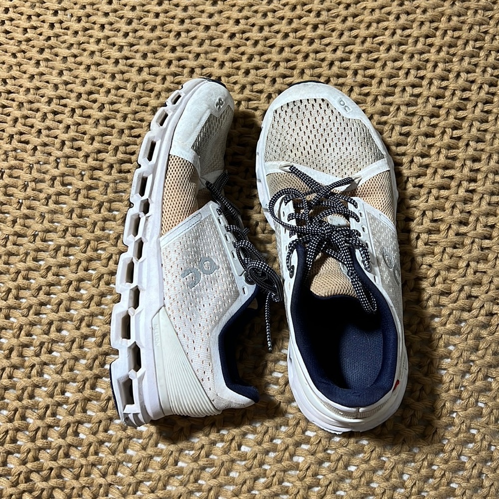 On Cloud Cloudstratus Women - size 7